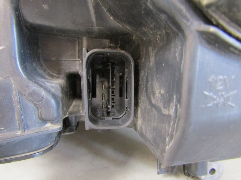 Prednji far BMW 7 G11 G12 LASER 15-19 RH desni 7465606-01