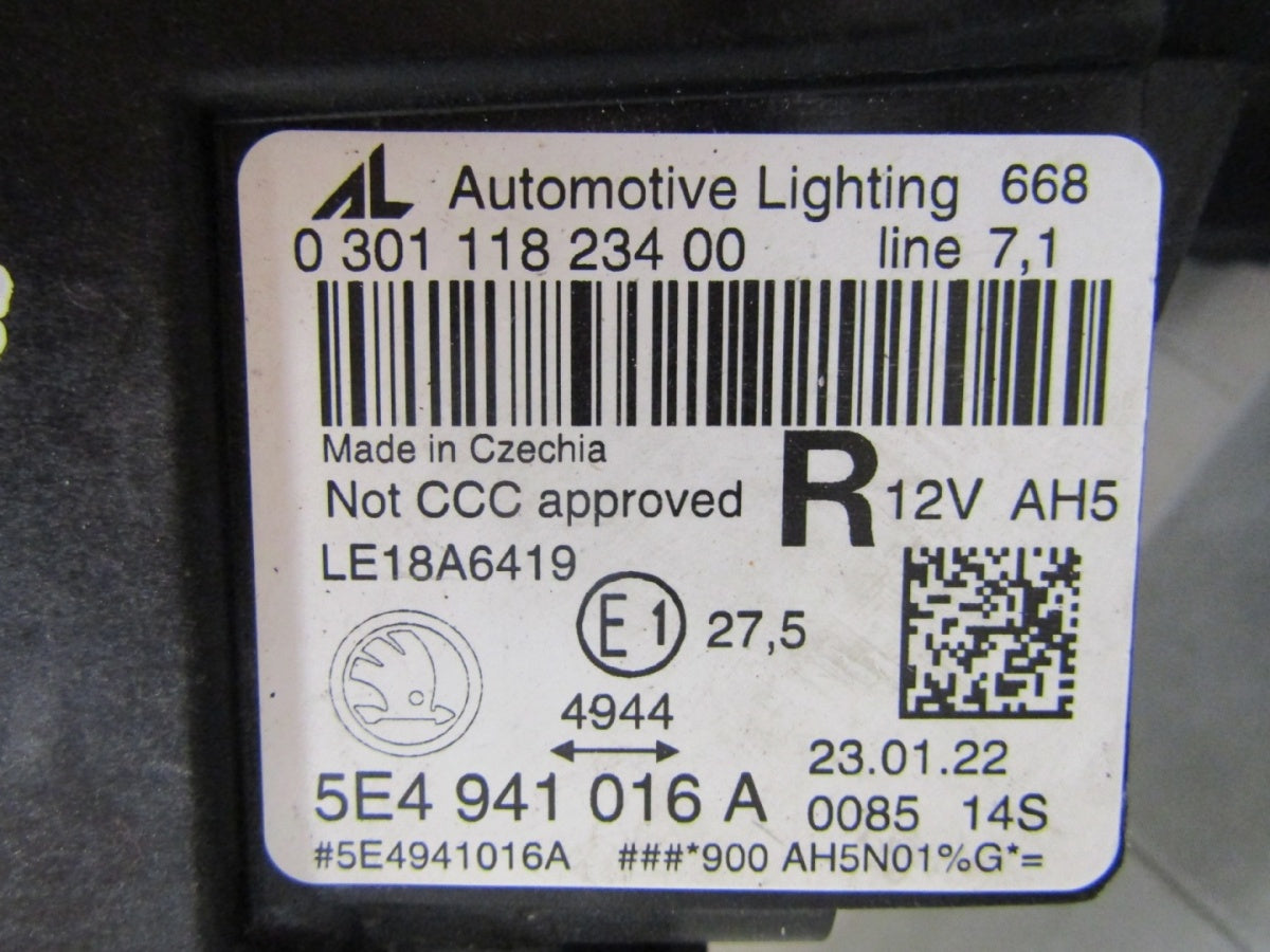Prednji far SKODA OCTAVIA IV FULL LED 19-24 RH desni 5E4941016A