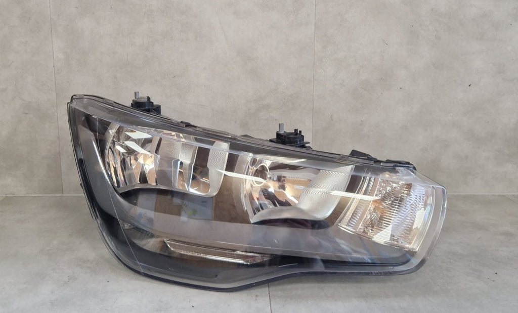 Prednji far AUDI A1 8X0 halogen 10-14 desni RH 8X0941004