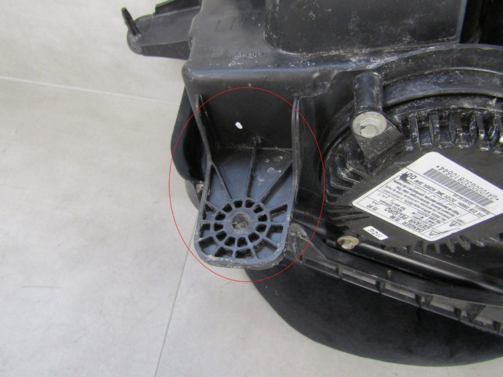 Prednji far CHEVROLET CAMARO V 5 xenon nezakretni LH lijevi 09-15 22959921