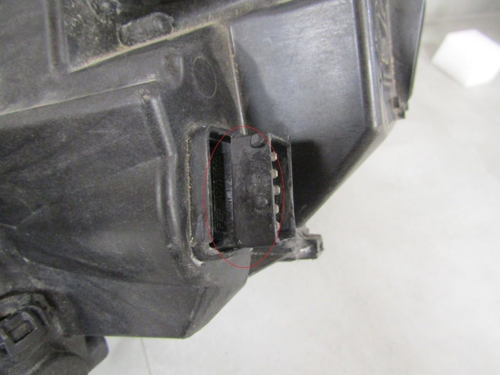 Prednji far OPEL INSIGNIA B halogen Z LED RH desni 17-20 39154595