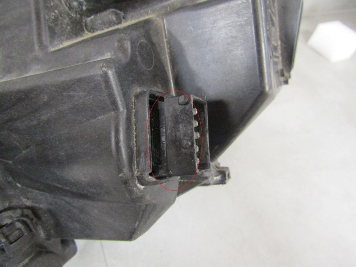 Prednji far OPEL INSIGNIA B halogen Z LED RH desni 17-20 39154595