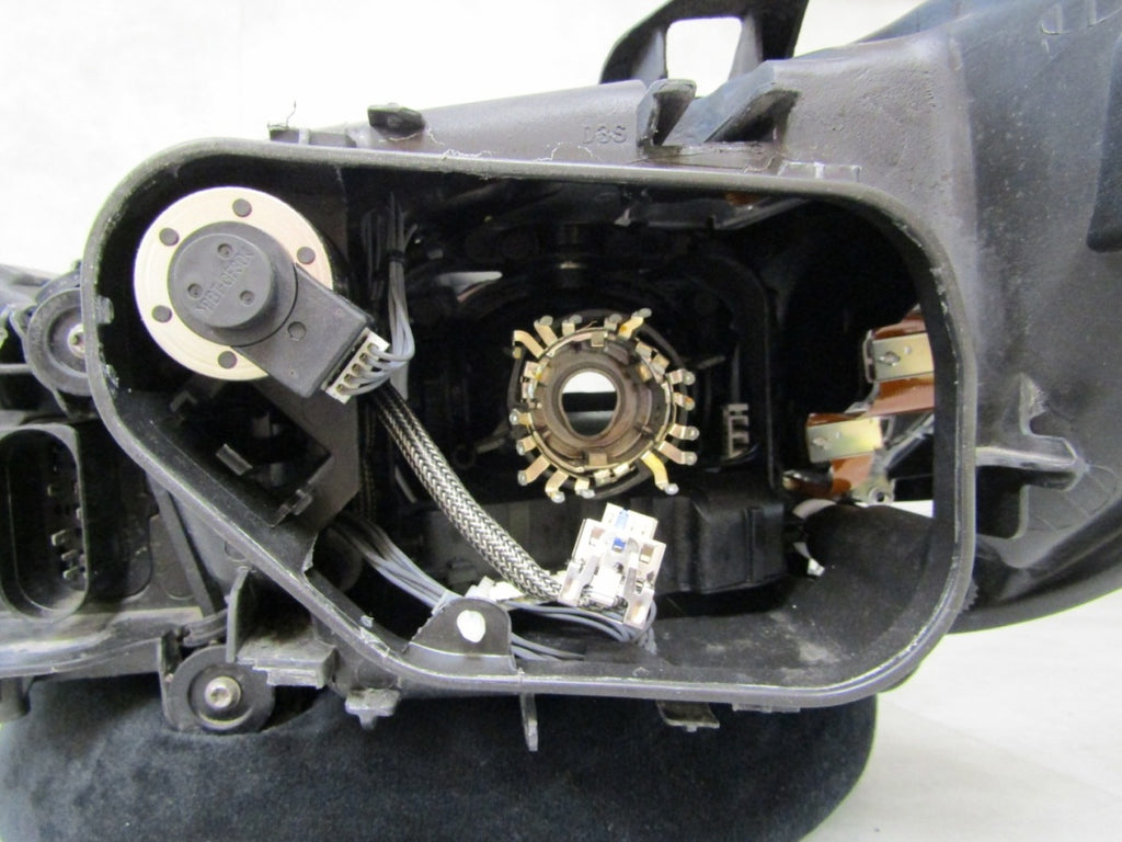 Prednji far Audi Q7 4L LIFT xenon zakretni 09-15 RH desni