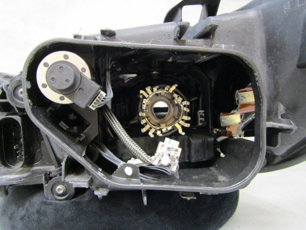 Prednji far Audi Q7 4L LIFT xenon zakretni 09-15 RH desni