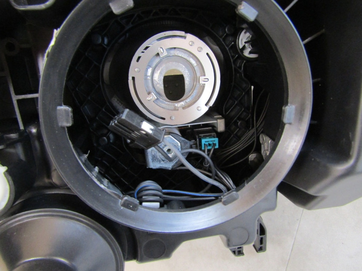 Prednji far AUDI A6 C7 LIFT xenon nezakretni 14-18 RH 4G0941044F