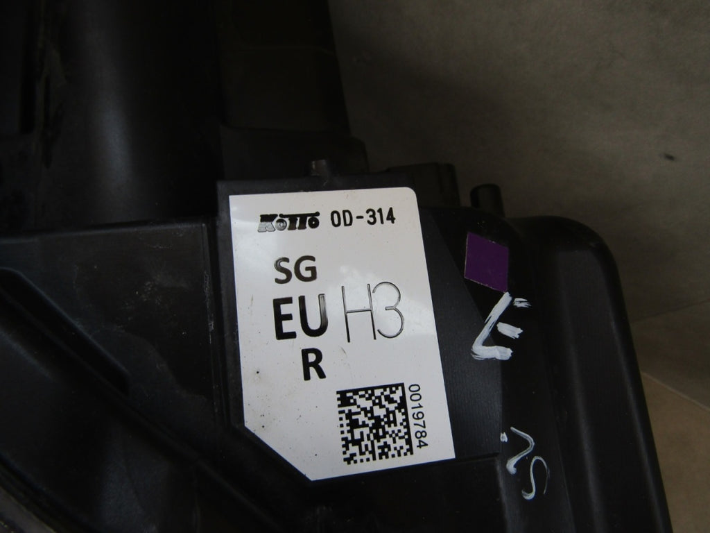 Prednji far TOYOTA YARIS CROSS FULL LED 20- RH desni