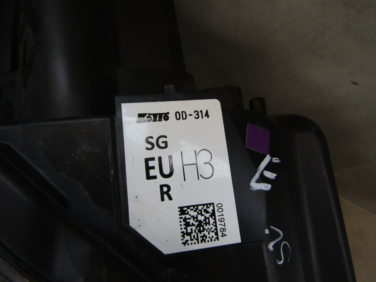 Prednji far TOYOTA YARIS CROSS FULL LED 20- RH desni