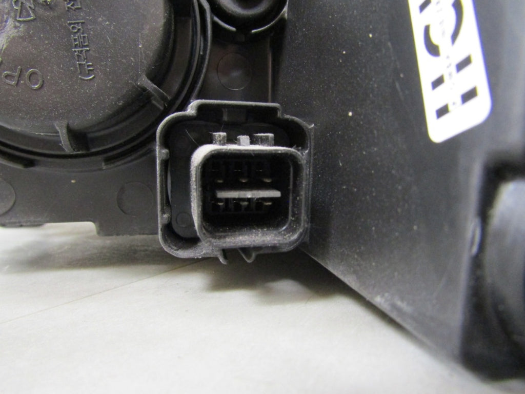 Prednji far SSANGYONG KYRON halogen sa sočivom 05-07 RH desni 108-0904