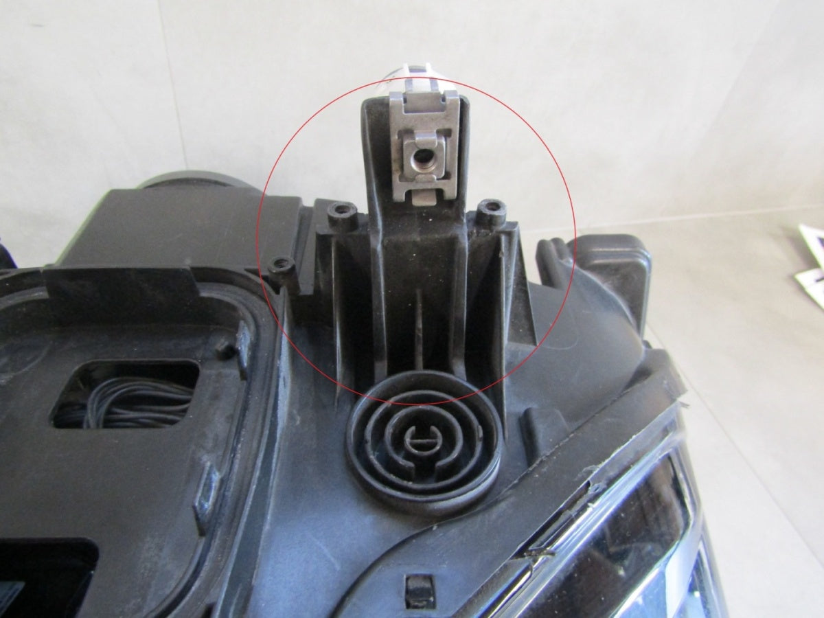 Prednji far BMW I 8 FULL LED RH desni 14-20 7414846-01 UK ANGLIA