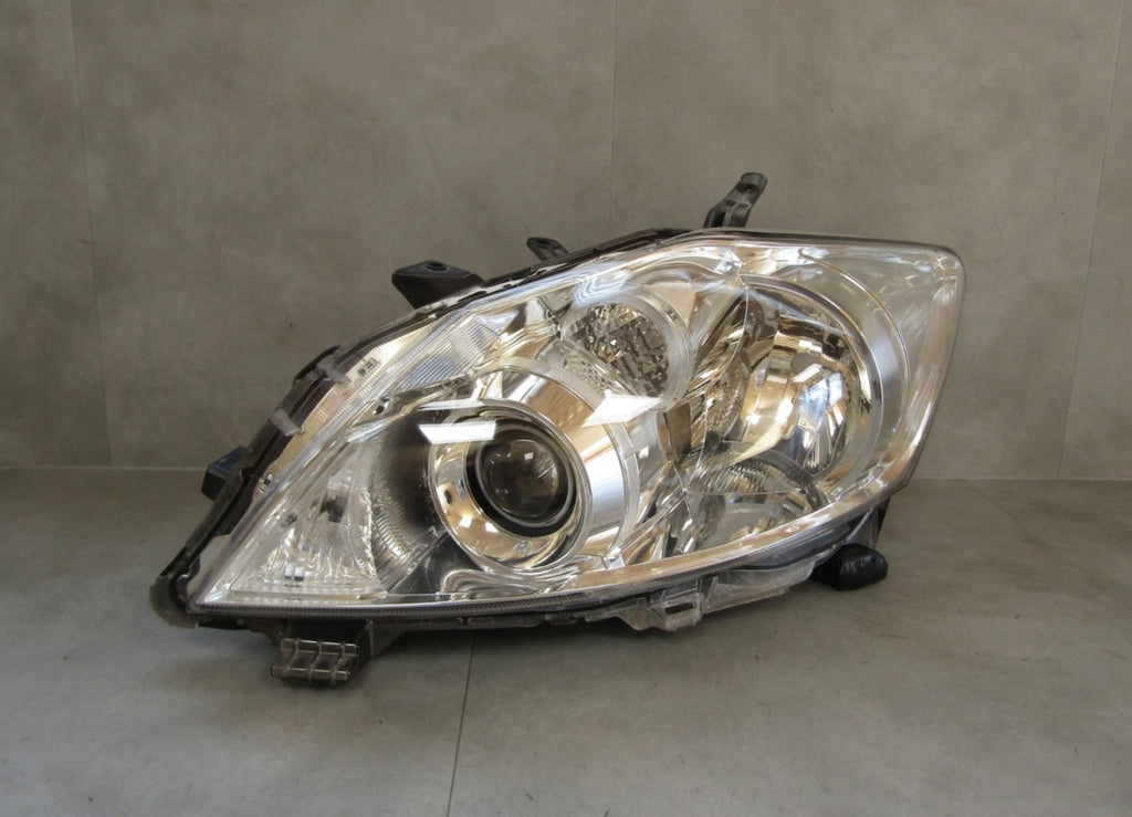 Prednji far TOYOTA AURIS I LIFT halogen SOCZEWKALH lijevi 09-12 81150-02540