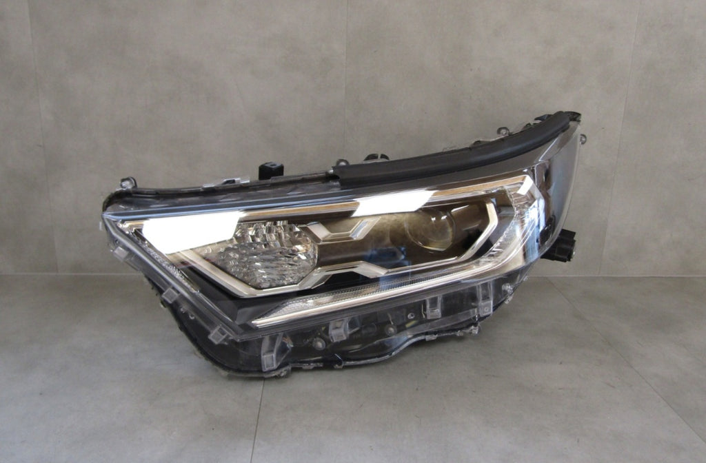 Prednji far TOYOTA RAV4 IV 5 V LED 19-21 LH lijevi
