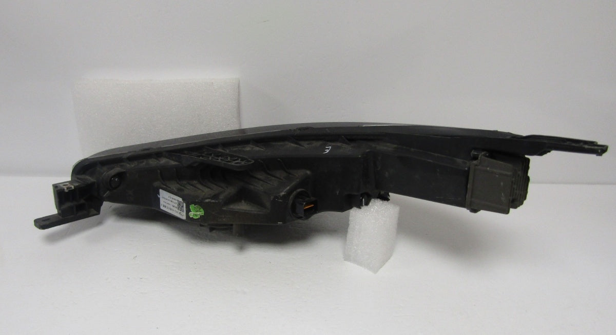 Prednji far MAXUS EUNIQ 6 FULL LED 21- RH SV51-03