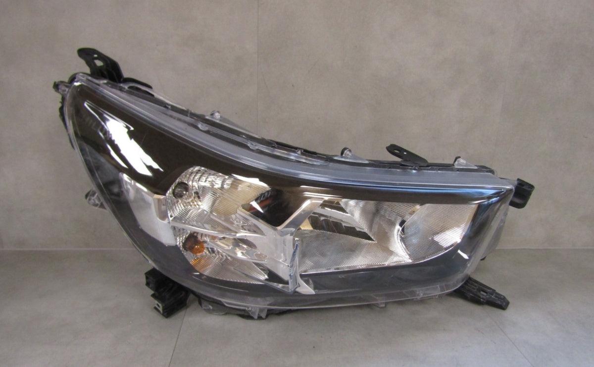 Prednji far TOYOTA HILUX 8 VIII LIFT halogen 20- RH