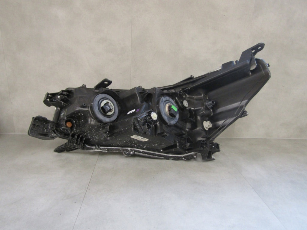 Prednji far TOYOTA HILUX 8 VIII LIFT halogen 20- RH