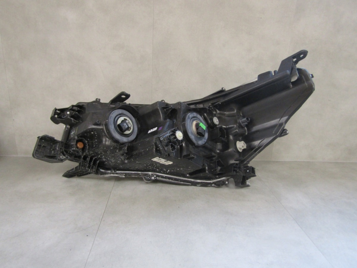 Prednji far TOYOTA HILUX 8 VIII LIFT halogen 20- RH