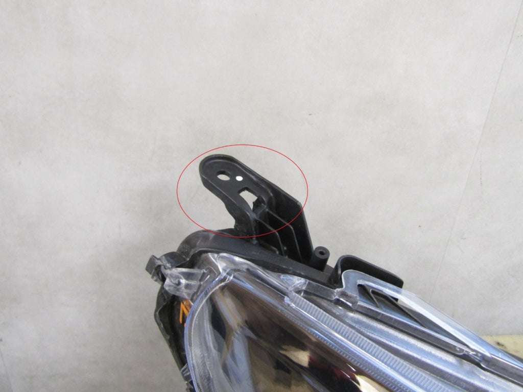 Prednji far TOYOTA HILUX 8 VIII LIFT halogen 20- RH