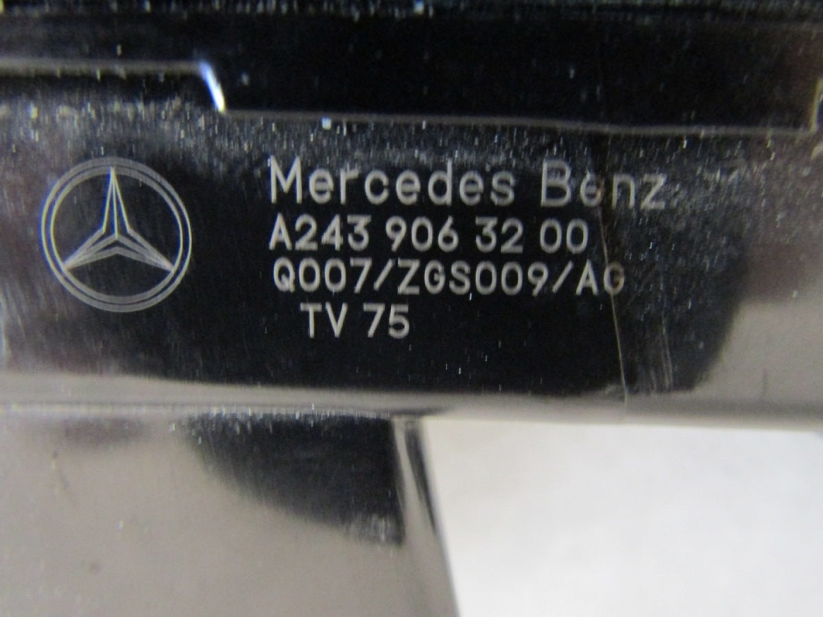 Prednji far BLENDA MERCEDES EQA 243 W243 LED DRL 21- A2439063200