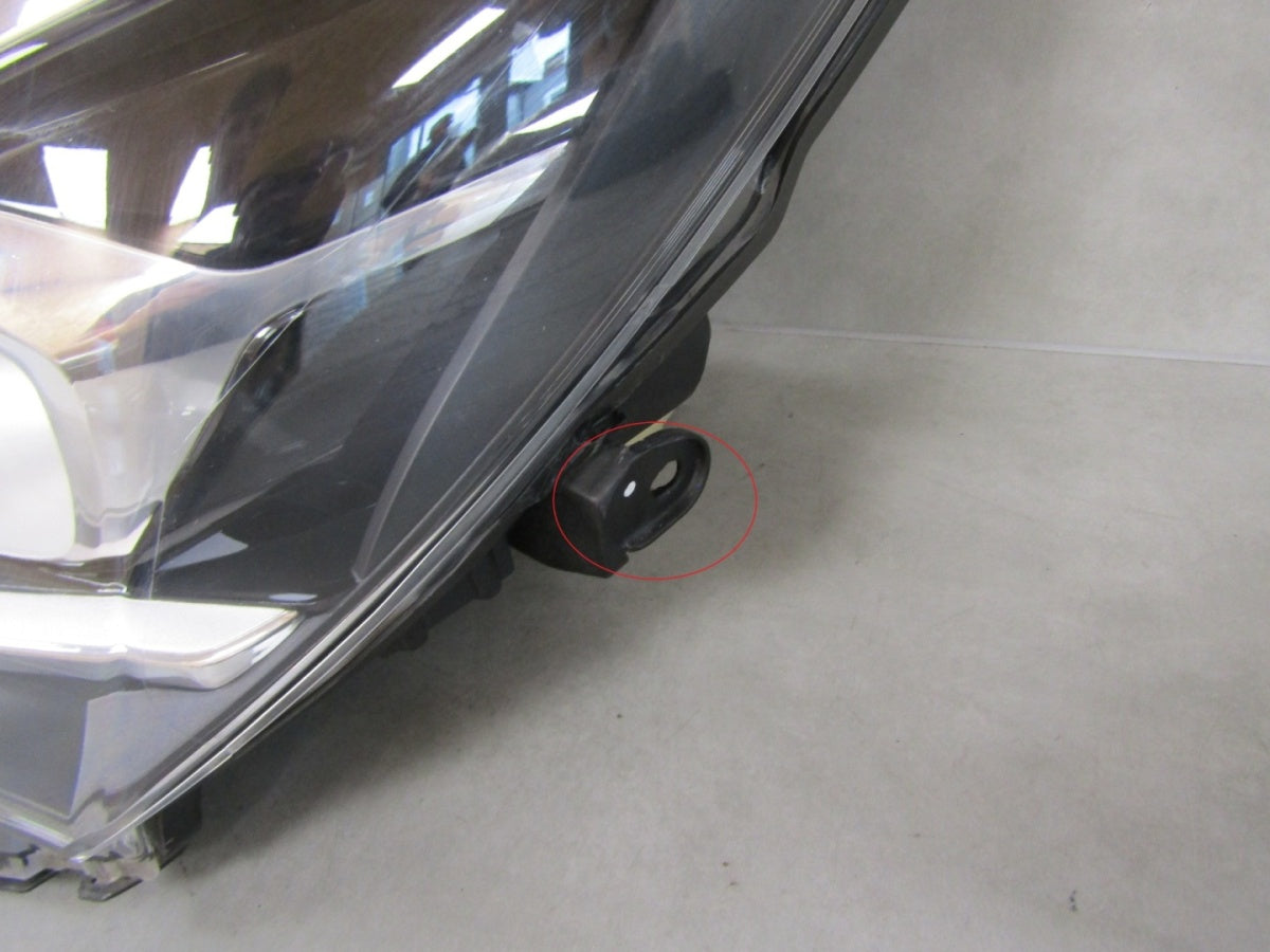 Prednji far TOYOTA YARIS 3 III LIFT halogen sa sočivom 14-17 LH