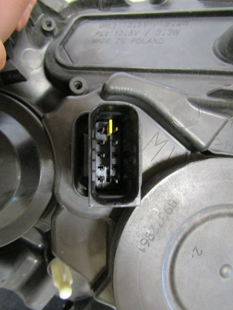 Prednji far PEUGEOT 208 I LIFT halogen sa sočivom 15-19 desni RH 9810805880