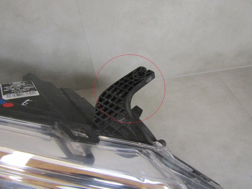 Prednji far FORD TRANSIT CUSTOM halogen sa sočivom NIEBIESKA 12-17 RH desni BK2113D152BJ