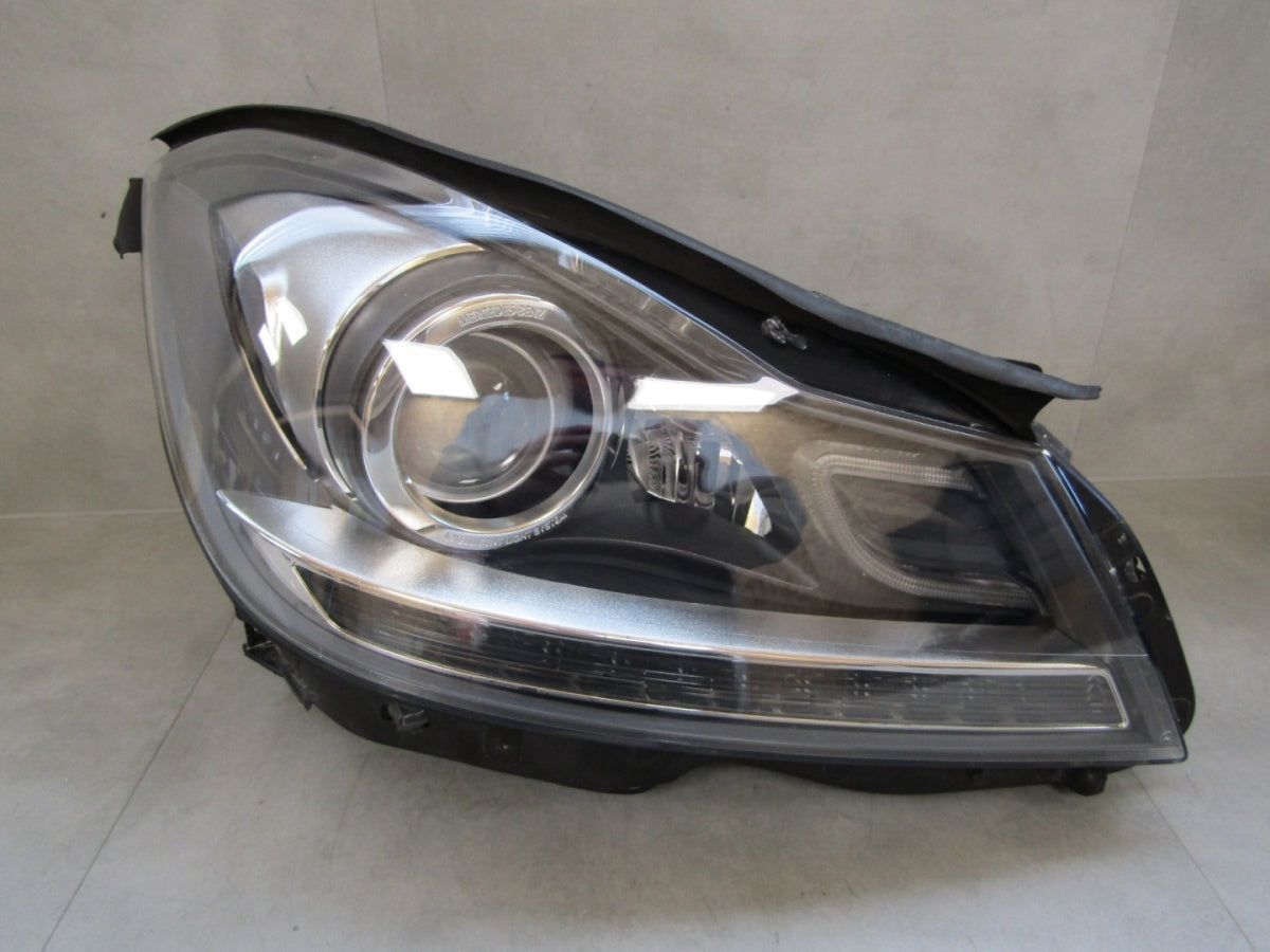 Prednji far MERCEDES W204 LIFT xenon zakretni ILS crni AMG RH desni 11-14