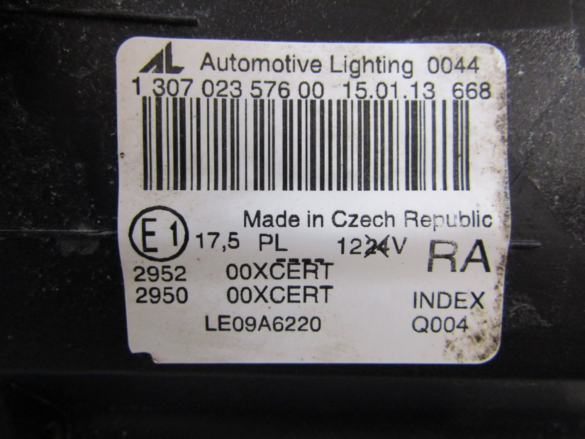 Prednji far MERCEDES W204 LIFT xenon zakretni ILS crni AMG RH desni 11-14