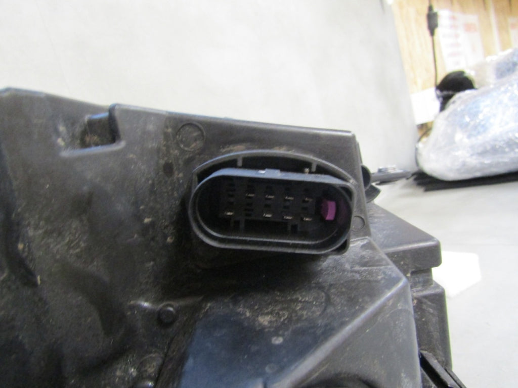 Prednji far VW CADDY 2K8 IV halogen 20- RH desni 2K8941C06