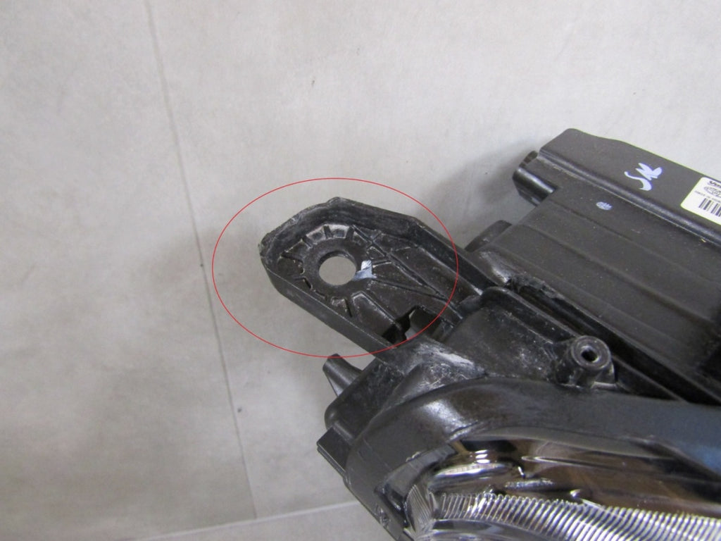 Prednji far TOYOTA PROACE CITY halogen RH PRAWA19- 9835780580
