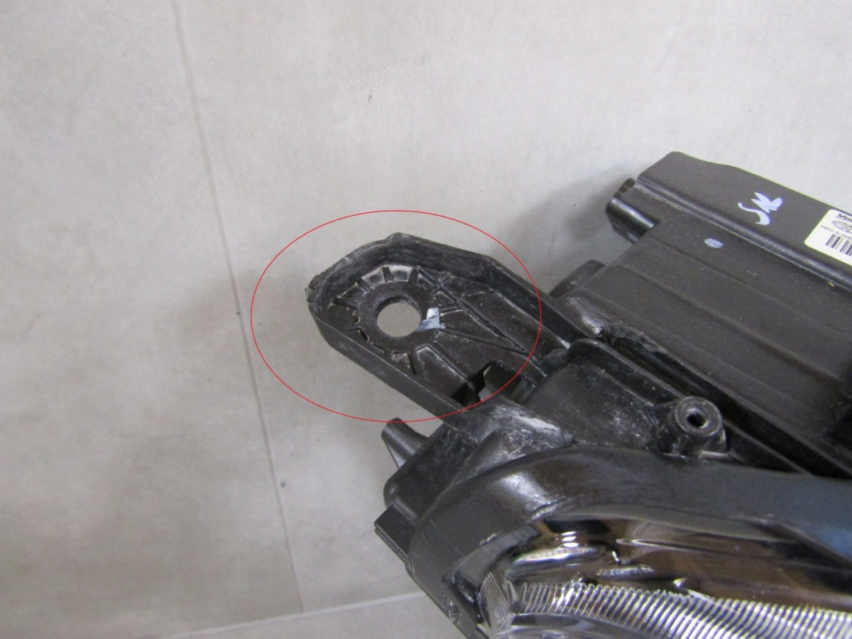Prednji far TOYOTA PROACE CITY halogen RH PRAWA19- 9835780580