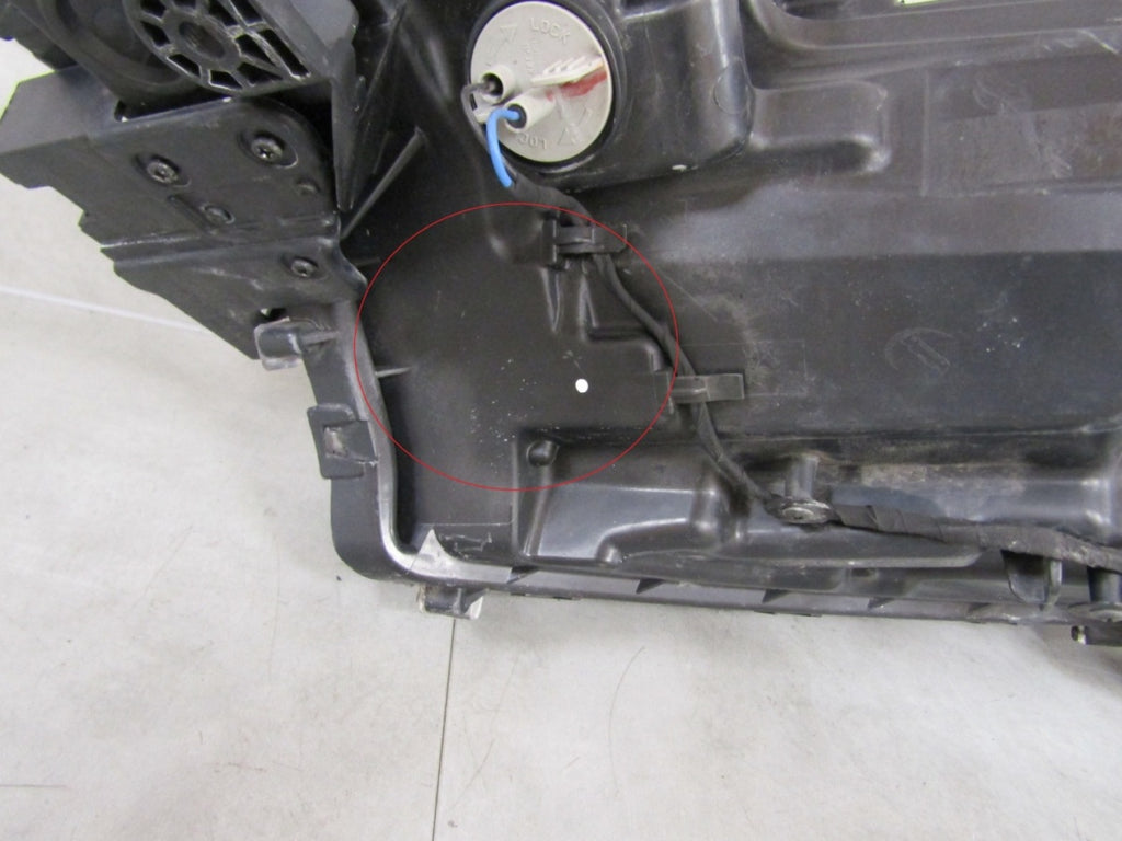 Prednji far MITSUBISHI OUTLANDER 3 II LIFT ZWYHŁA sa sočivom 18-22 RH desni