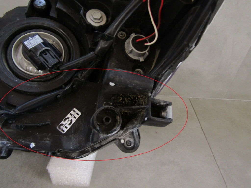 Prednji far SUBARU XV halogen 11-17 RH desni