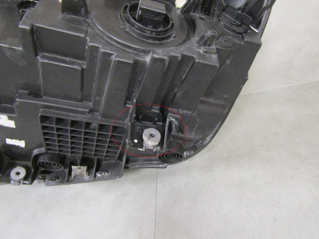 Prednji far BMW X1 F48 LED 15-19 desni RH 7193708-03