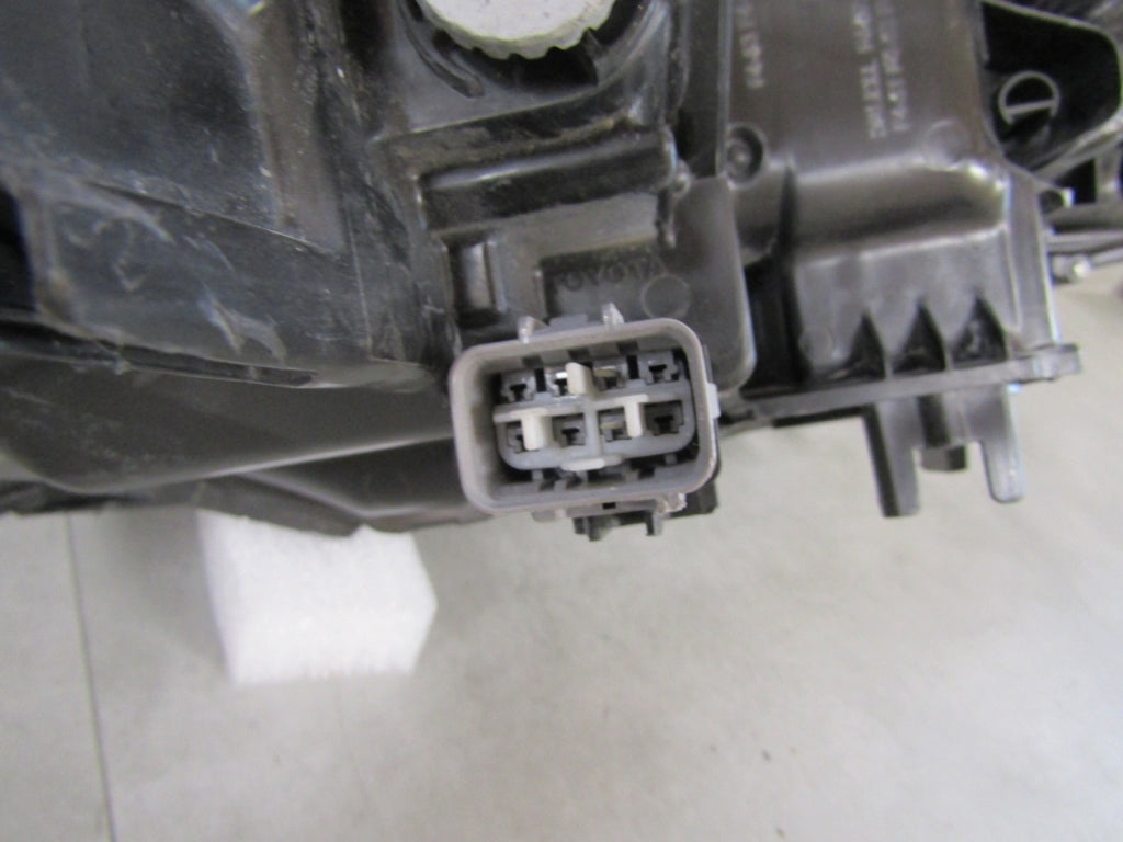 Prednji far TOYOTA CHR CH-R 1 I LIFT FULL LED 20-23 LH 81150-YP280