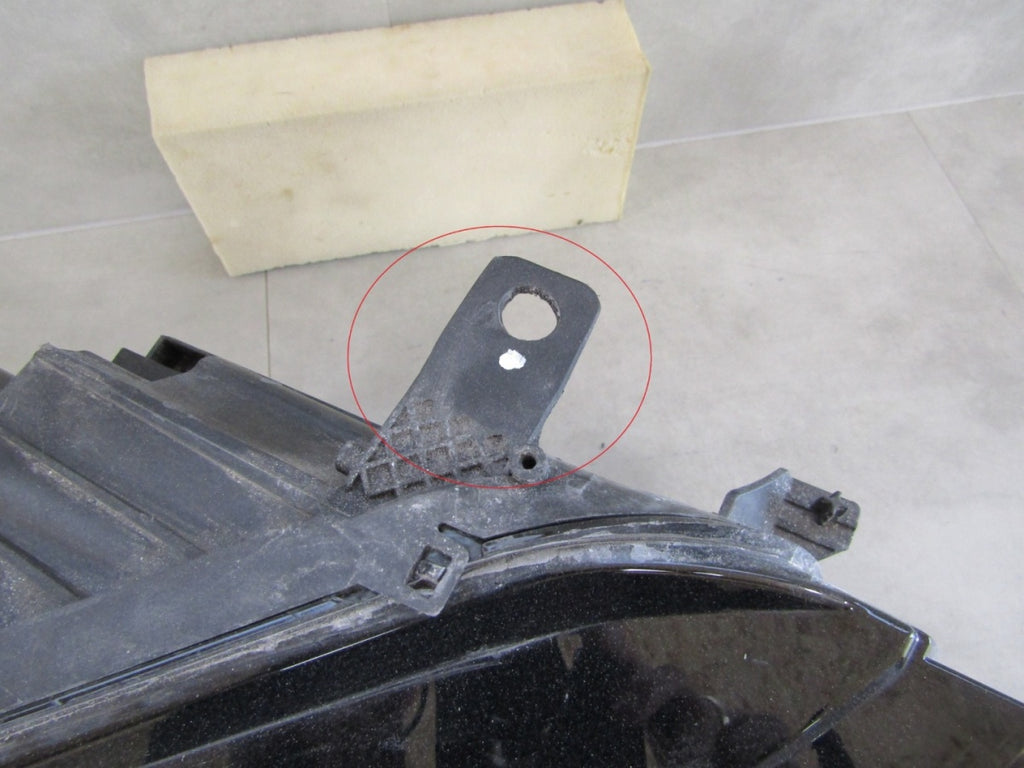 Prednji far FIAT 500E II 2 halogen RH desni 20- 521400300