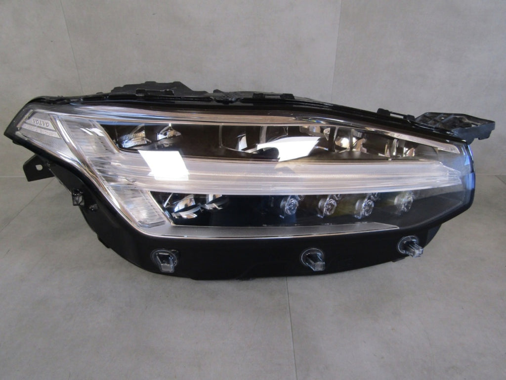 Prednji far VOLVO XC90 II FULL LED ACTIVE HIGH BEAM RH desni 14-24 32228297