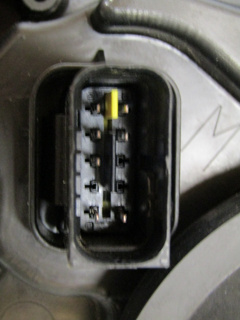Prednji far PEUGEOT 208 I LIFT halogen sa sočivom 15-19 desni RH 9810805880