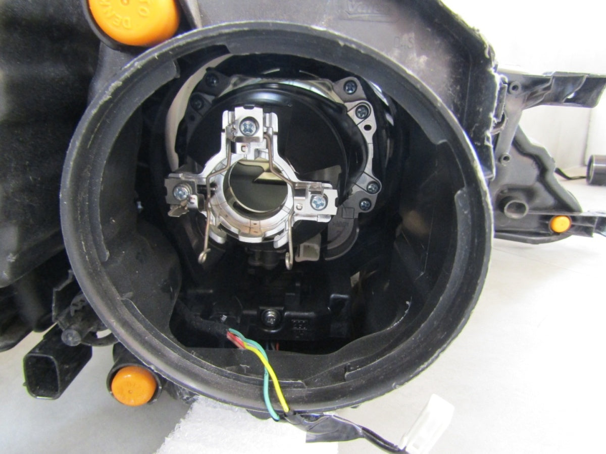 Prednji far TOYOTA AURIS 2 II xenon zakretni 12-15 LH lijevi