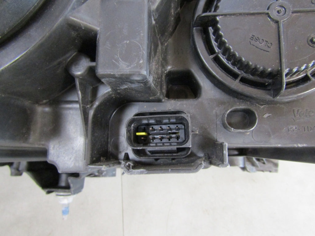 Prednji far OPEL CORSA F halogen 19-23 LH lijevi 9829465580