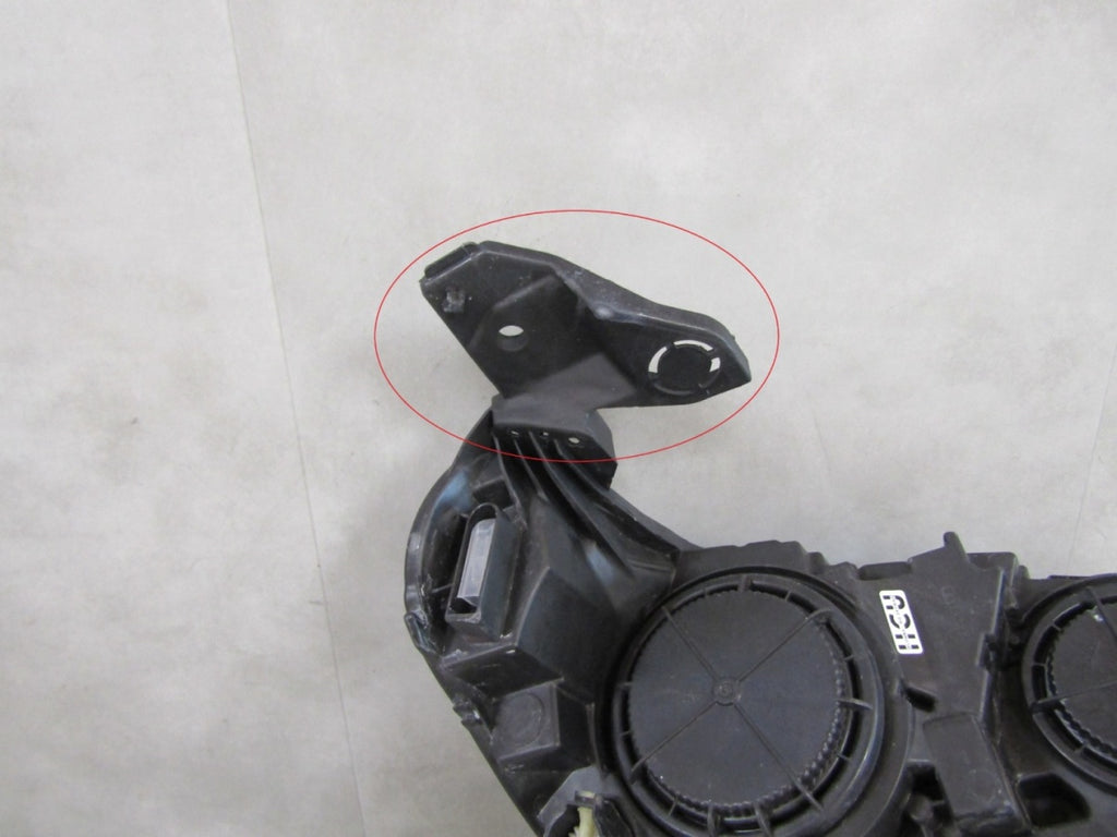 Prednji far OPEL CORSA F halogen 19-23 LH lijevi 9829465580