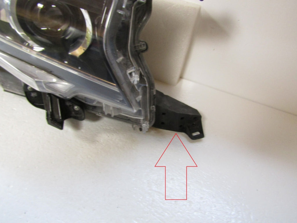 Prednji far TOYOTA LAND CRUISER J150 LIFT LED 18-22 RH
