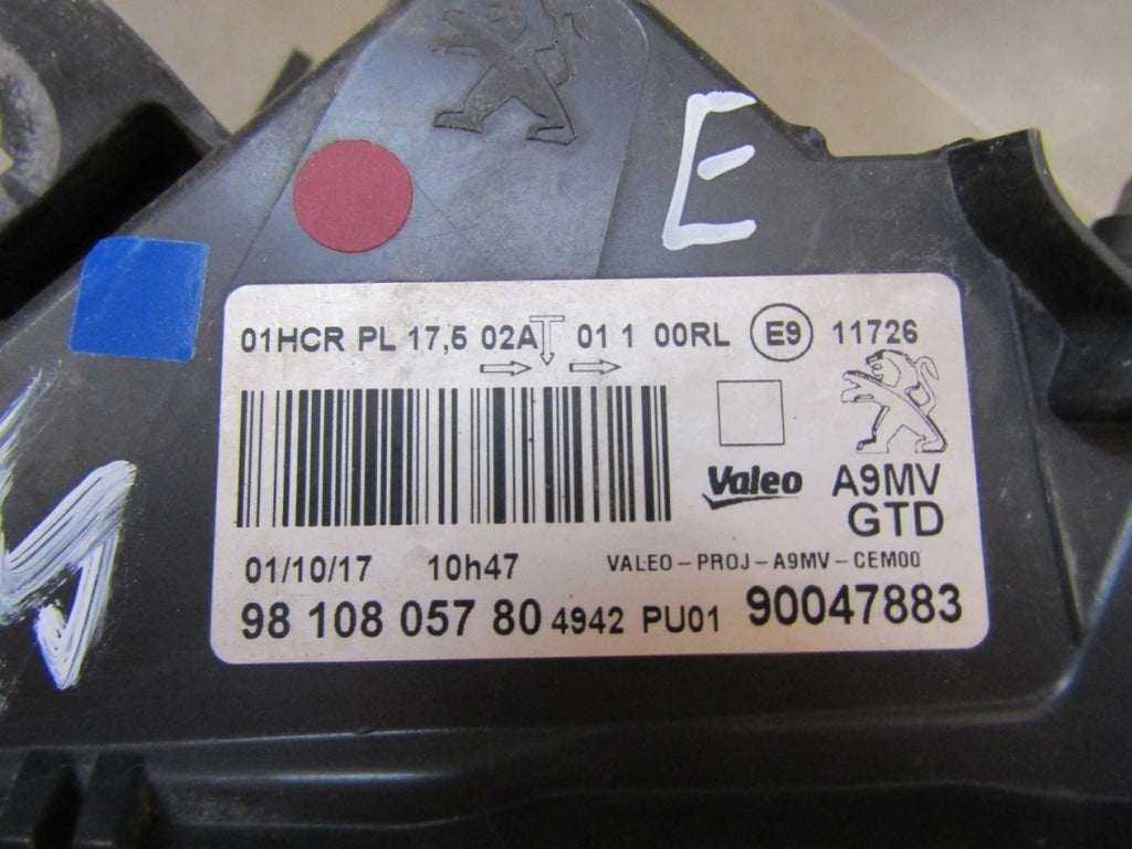 Prednji far PEUGEOT 208 I LIFT halogen sa sočivom Z LED 15-19 LH lijevi 9810805780
