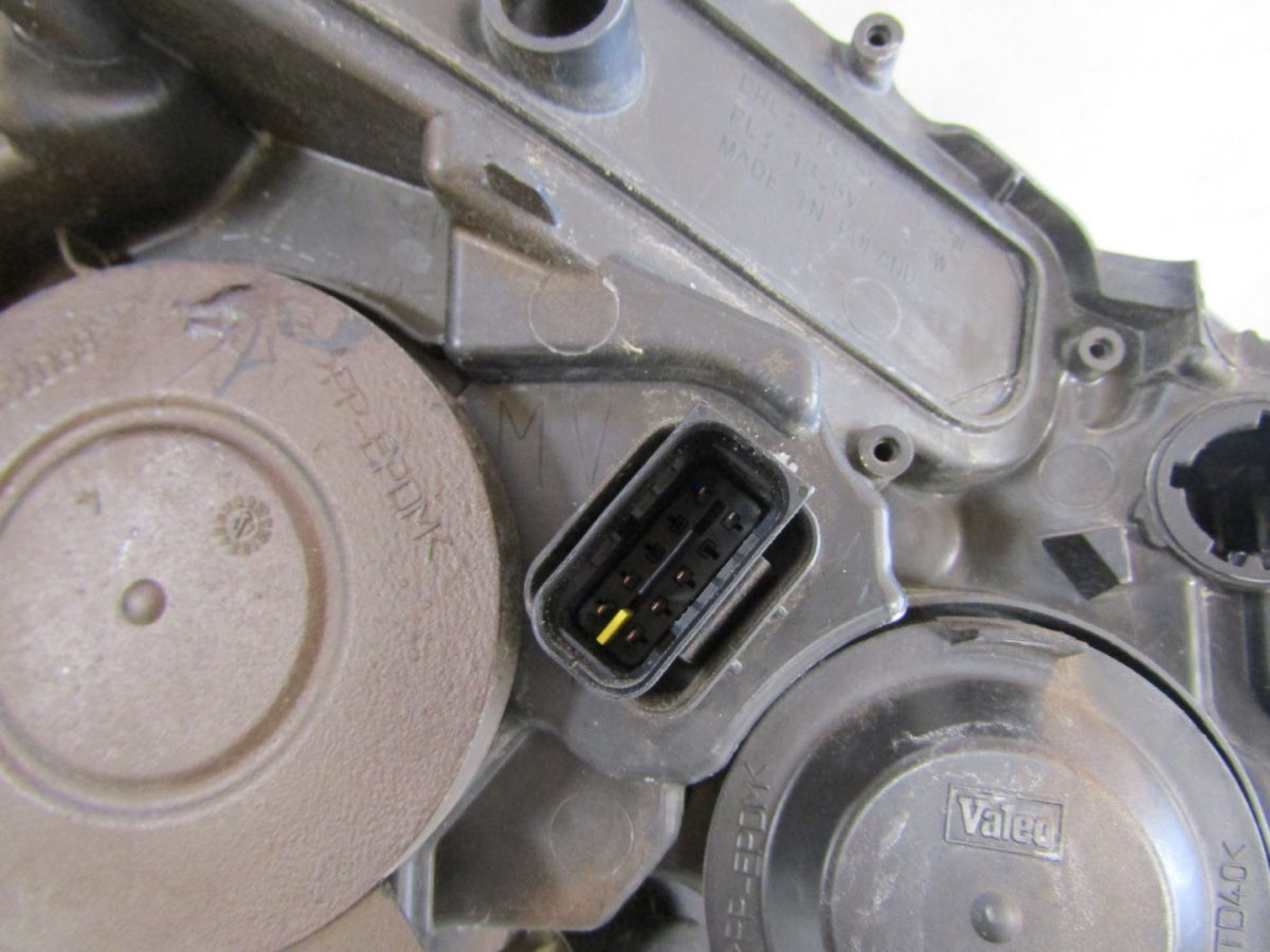 Prednji far PEUGEOT 208 I LIFT halogen sa sočivom Z LED 15-19 LH lijevi 9810805780