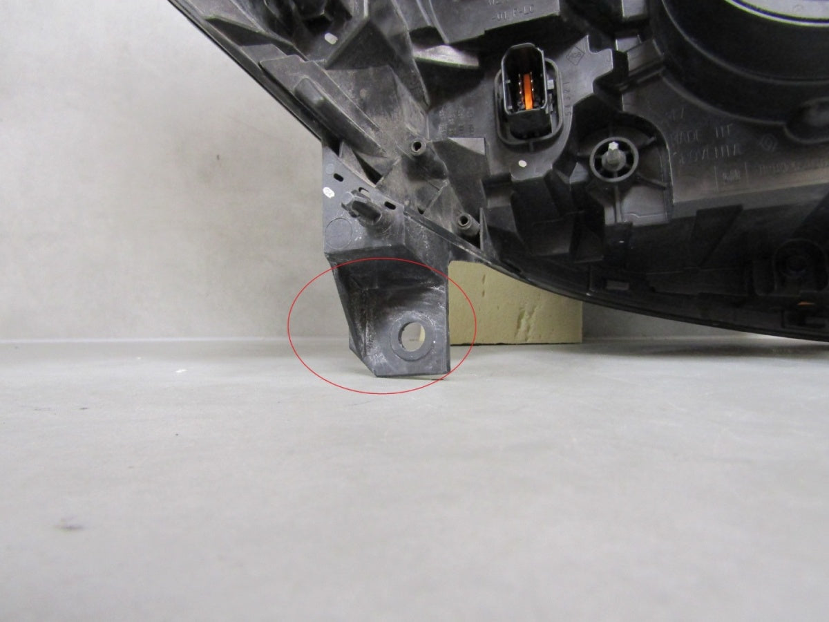 Prednji far RENAULT TRAFIC 3 III halogen 14-19 LH 260608912R