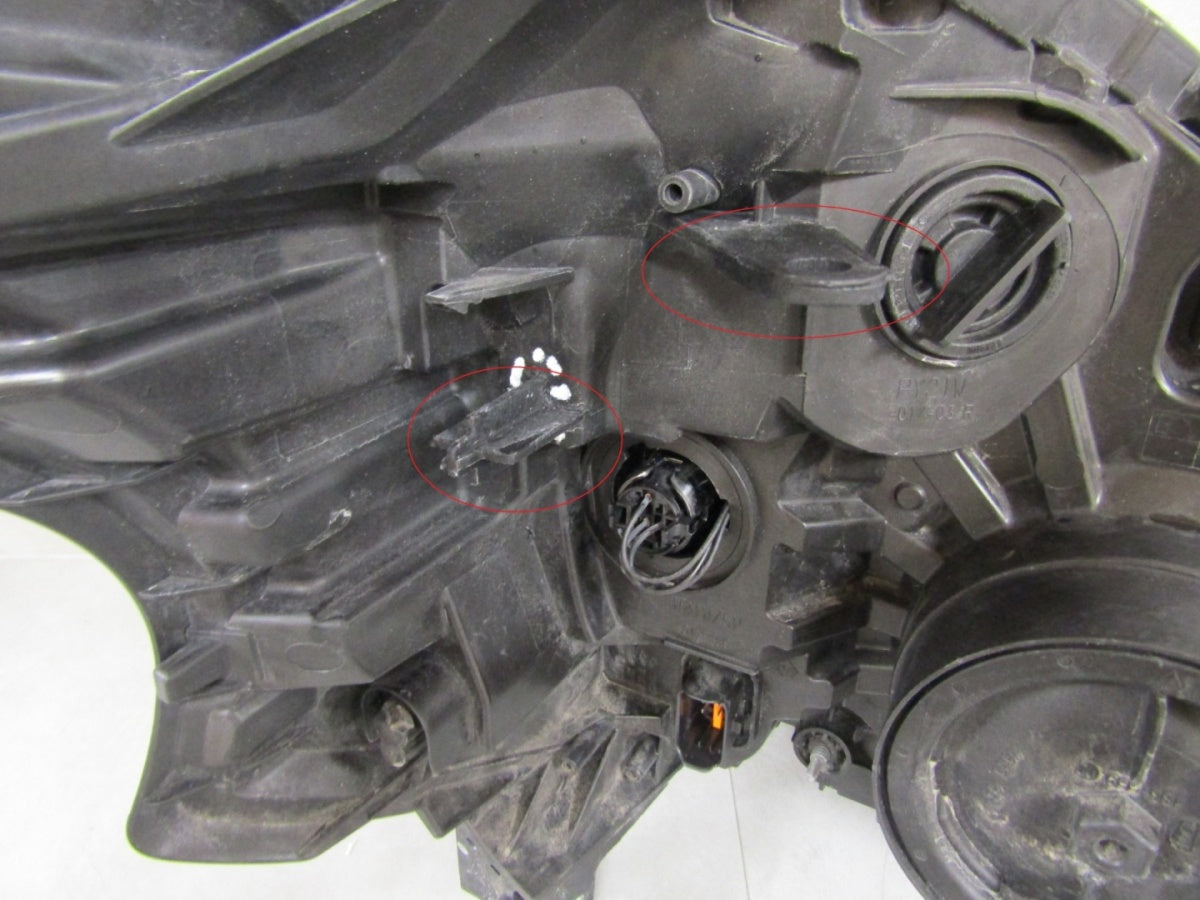 Prednji far RENAULT TRAFIC 3 III halogen 14-19 LH 260608912R