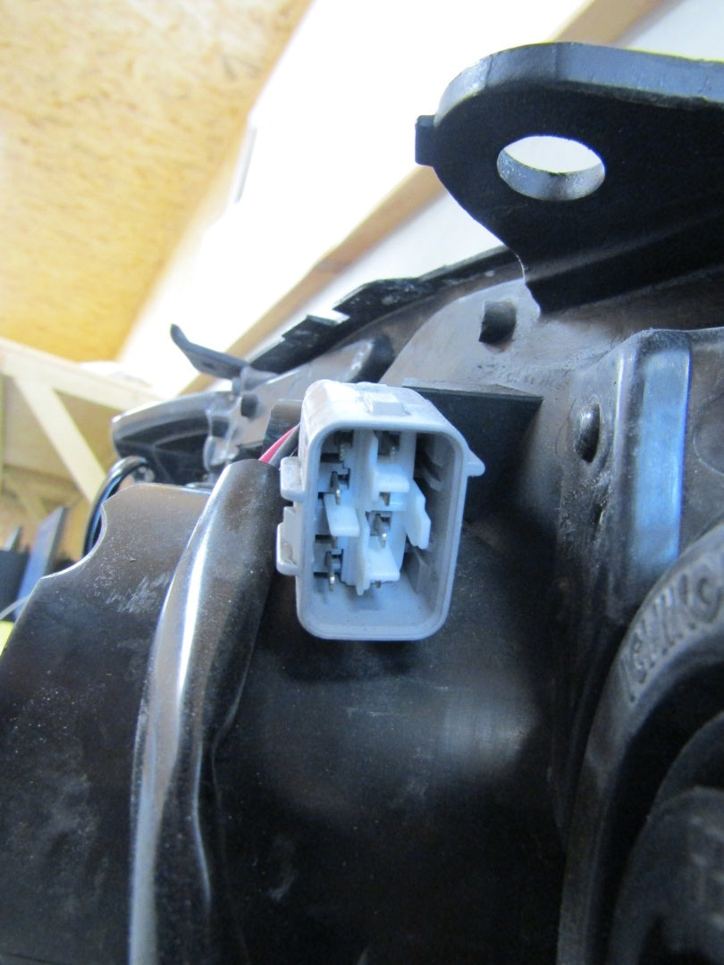 Prednji far SUBARU IMPREZA 3 III halogen sa sočivom LH lijevi 07-11