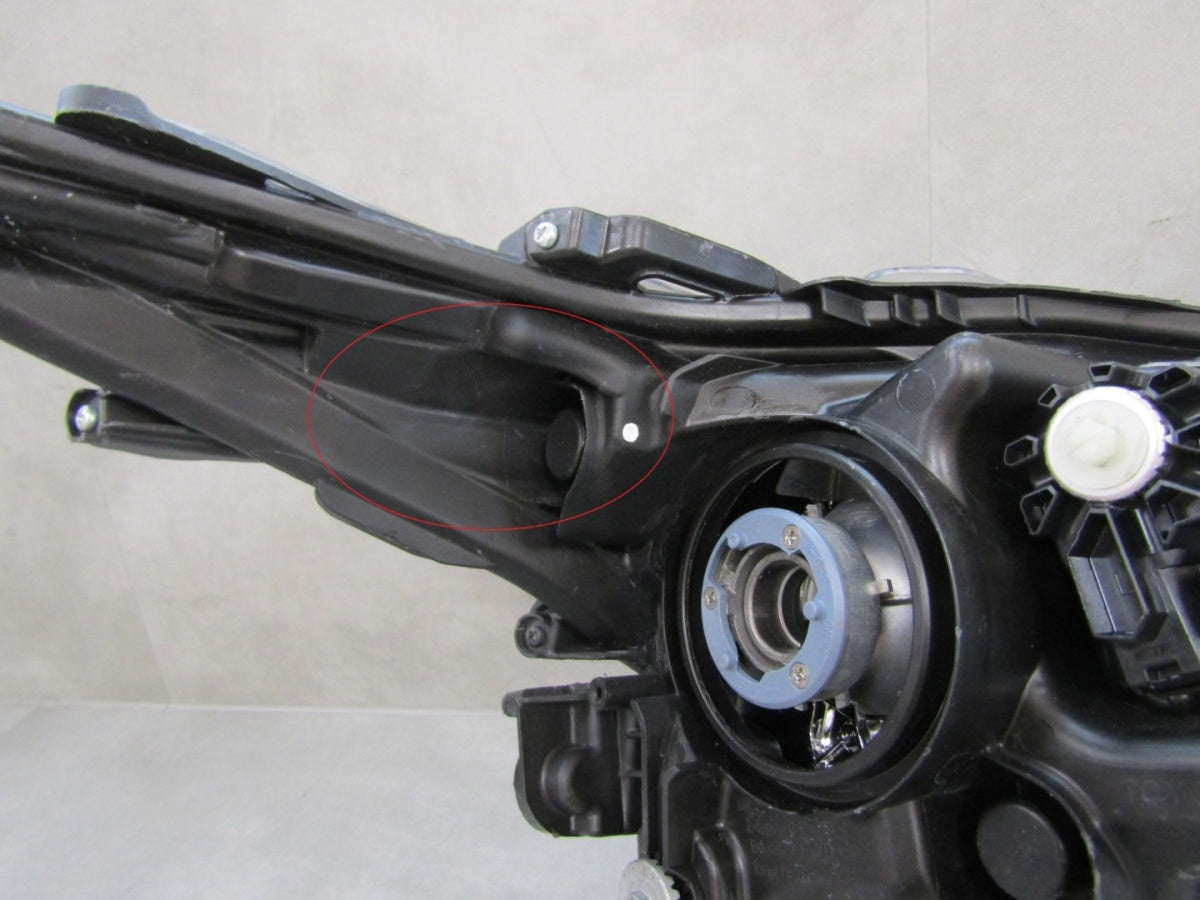 Prednji far TOYOTA COROLLA E21 SEDAN halogen sa sočivom LH 18- 81170-02T31-00