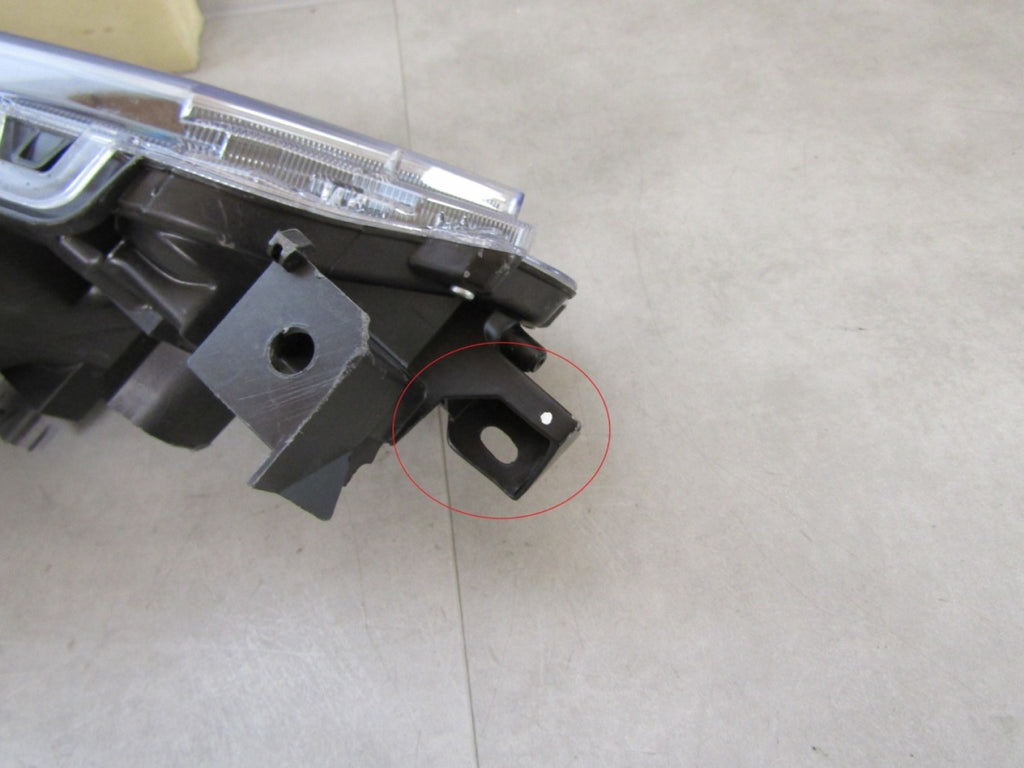 Prednji far TOYOTA COROLLA E21 SEDAN halogen sa sočivom LH 18- 81170-02T31-00