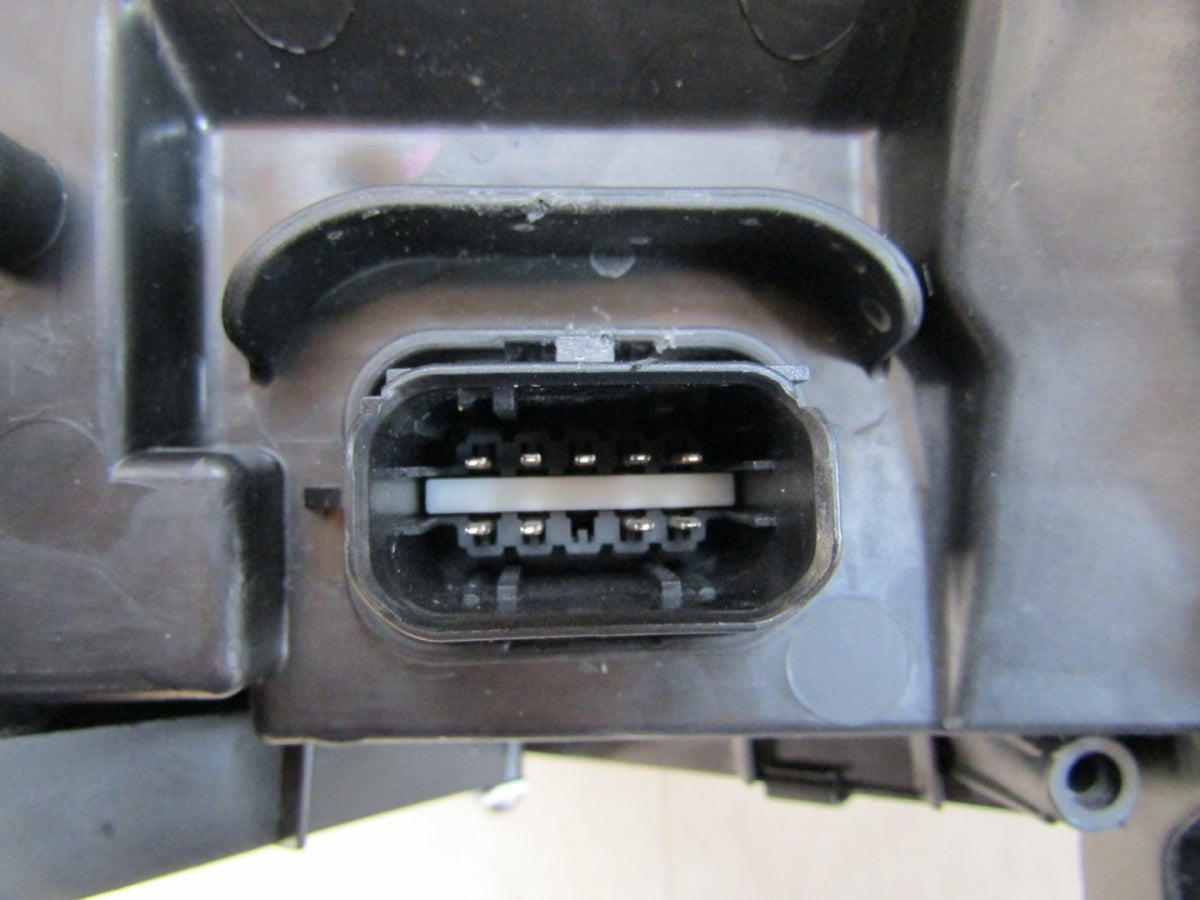 Prednji far RENAULT CLIO V 5 LIFT LED 23-26 RH desni 260103507R