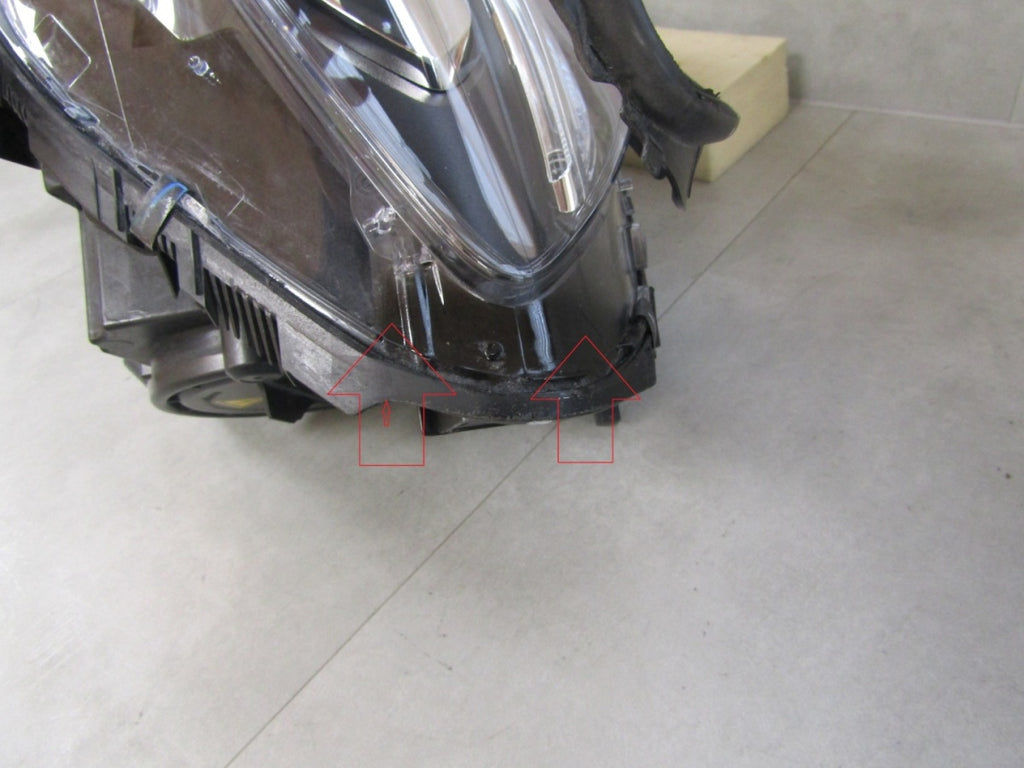 Prednji far MERCEDES B klasa W246 xenon zakretni ILS LH lijevi 11-14 A2468207761