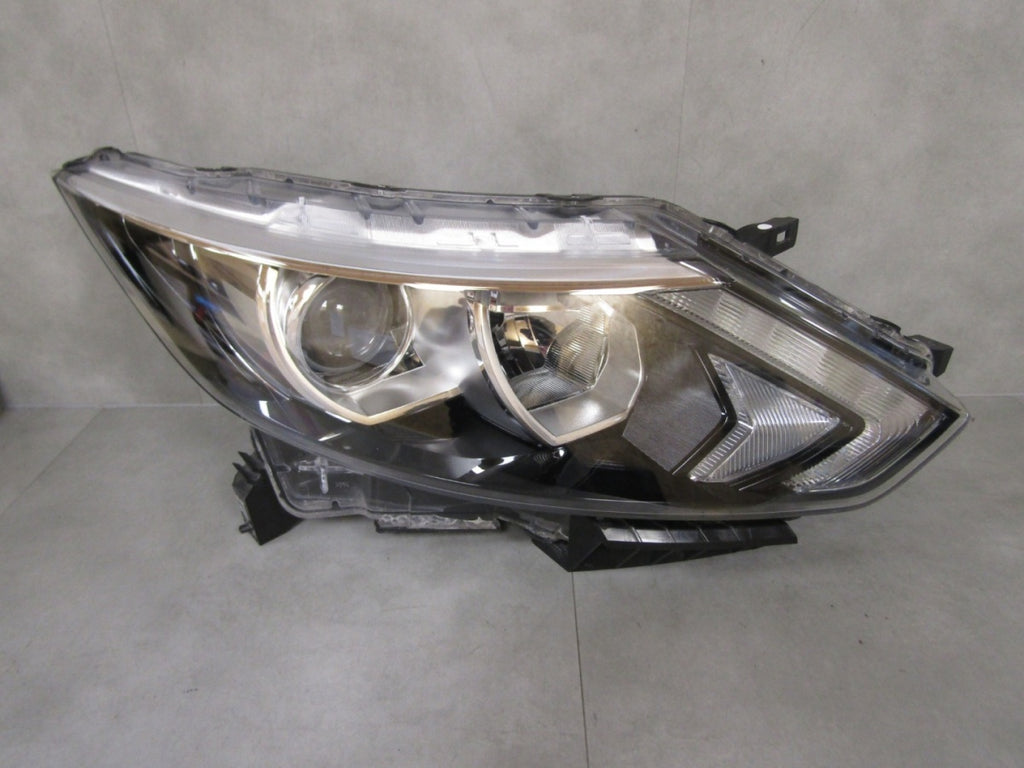 Prednji far NISSAN QASHQAI J11 halogen sa sočivom Z LED RH desni 13-17 100-18013